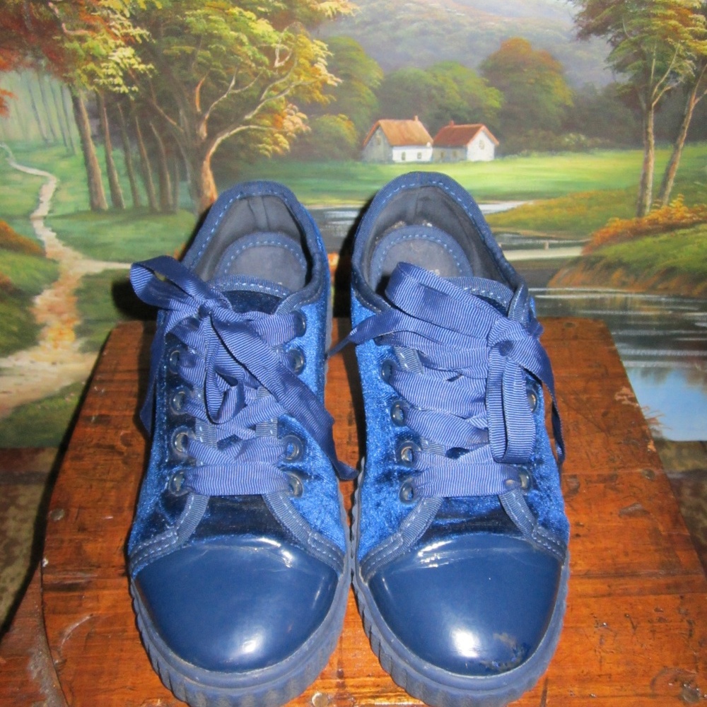 "Irelands" Dunnes Blue Velvet Toe Cap Shoes - Picture 2 of 7